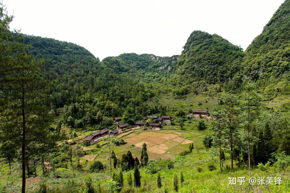 月球哪里最适合建造基地，为什么？配图